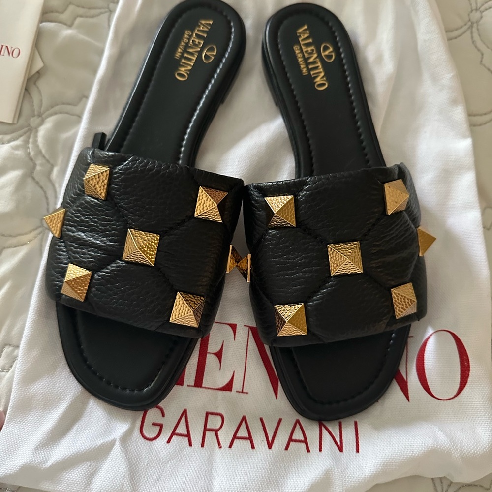 Brand new comes with box and dust bag never worn